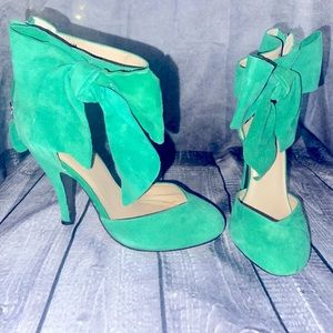 Emerald green genuine leather/suede heels, excellent condition!
